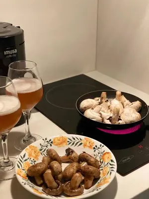 a plate of food next to two glasses of wine at apartamento miniluxxury in Barranquilla