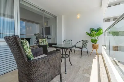 a balcony with chairs and a table on a balcony at CB1043 | Suite premium en Cartagena hermosa vista in Cartagena de Indias