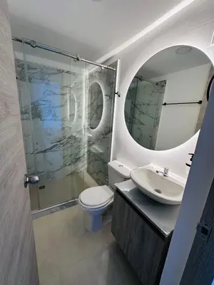 a bathroom with a toilet and a sink and a mirror at Apartamento lujoso en Cartagena in Cartagena de Indias