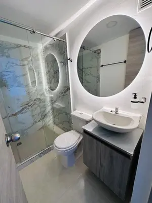 a bathroom with a toilet and a sink and a mirror at Apartamento lujoso en Cartagena in Cartagena de Indias