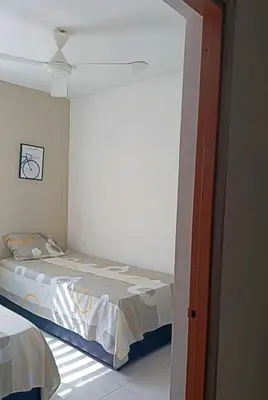 a small bedroom with a bed in a room at Lindo apartamento in Cartagena de Indias
