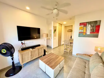a living room with a couch and a flat screen tv at Hermoso apartamento con vista al mar in Santa Marta