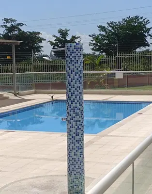 a mosaic pole in front of a swimming pool at Lajoya in Barranquilla