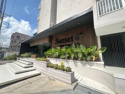 a building with a sign on the side of it at Apartamento cerca al mar y centro histórico in Cartagena de Indias