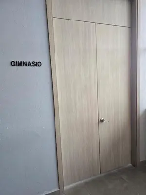a wooden door in a room with a wall at Espectacular Apartamento 9no piso in Cartagena de Indias
