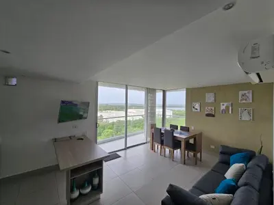 a living room with a blue couch and a table at Espectacular Apartamento 9no piso in Cartagena de Indias