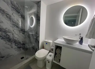 a bathroom with a toilet and a sink and a mirror at apartamento in Cartagena de Indias