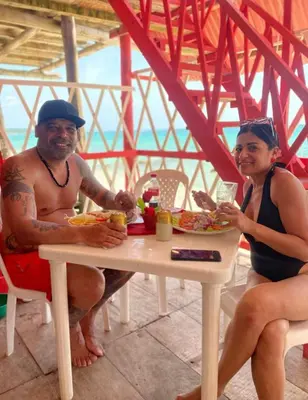 a man and woman sitting at a table eating food at Machu Picchu - Barú in Playa Blanca
