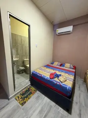 a small bed in a room with a mirror at Villa Ana tu hogar lejos de casa in Coveñas