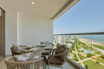 a dining room with a table and chairs and a large window at Nueva, Lujosa y Exclusiva Suite Vista al Mar in Cartagena de Indias