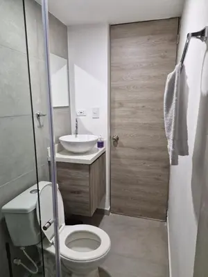 a bathroom with a toilet and a sink at Alojamiento Nuevo en Piso 24 con WiFi Rápido y Vista al Mar, Cerca al Centro Histórico in Cartagena de Indias