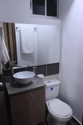 a bathroom with a white toilet and a sink at Hermoso apartamento en Miramar in Barranquilla