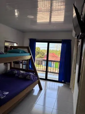 a room with two bunk beds and a large window at Apartaestudio Sara en Coveñas in Coveñitas