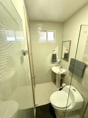 a bathroom with a toilet and a sink at Apto Moderno Cómodo y acogedor Excelente ubicación Norte Barranquilla in Barranquilla