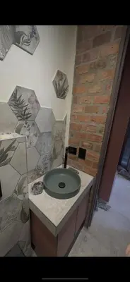 a bathroom with a green sink and a brick wall at Barranquilla Dreams in Puerto Colombia