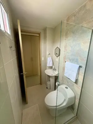 a bathroom with a toilet and a sink at Apto Acogedor Moderno y Familiar Excelente Ubicación norte Barranquilla in Barranquilla