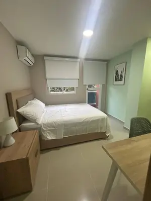a bedroom with a white bed and a window at Apto Acogedor Moderno y Familiar Excelente Ubicación norte Barranquilla in Barranquilla