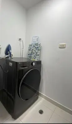 a black washer and dryer in a room at apartamento cerca de la playa in Cartagena de Indias