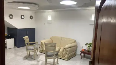 a living room with two chairs and a couch at Habitación cerca al aeropuerto # 5 in Cartagena de Indias