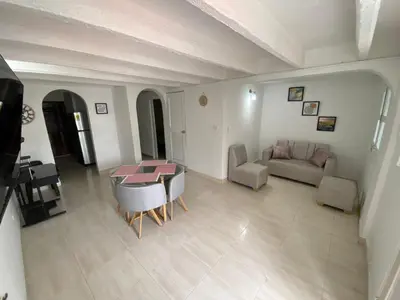 a living room with a table and a couch at Apartamento en Cartagena de Indias in Cartagena de Indias