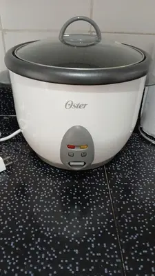 a slow cooker sitting on a bathroom floor at Apartamento en Cartagena de Indias in Cartagena de Indias