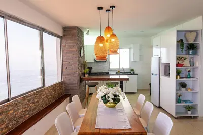 a kitchen and dining room with a table and chairs at Vita 902 Paraíso Costero in Cartagena de Indias
