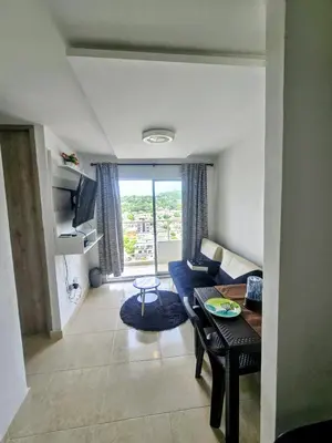 a living room with a table and a couch at Apartamento Moderno 2H cerca Aeropuerto, Playas y Centro Historico in Cartagena de Indias