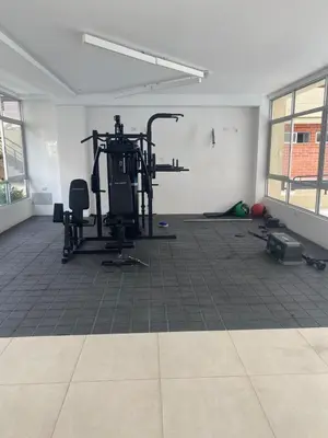 a room with a gym with two chairs in it at Apartamento moderno para rentar por Días - Nuevo in Barranquilla