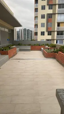 a parking lot in front of a building at Apartamento moderno para rentar por Días - Nuevo in Barranquilla