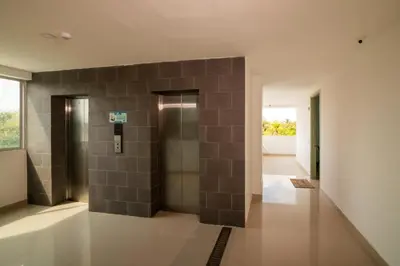 a hallway with a tile wall in a building at Magico Apartamento Frente al Mar 3 Habitaciones AR53 in Coveñas
