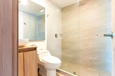 a bathroom with a toilet and a glass shower at Exclusivo Duplex @Cabrero con Piscina & Parking in Cartagena de Indias