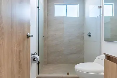 a bathroom with a toilet and a shower at Exclusivo Duplex @Cabrero con Piscina & Parking in Cartagena de Indias
