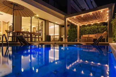 a swimming pool in a house with an umbrella at Deluxe en MorrosEos con piscina privada y salida a la playa in Cartagena de Indias