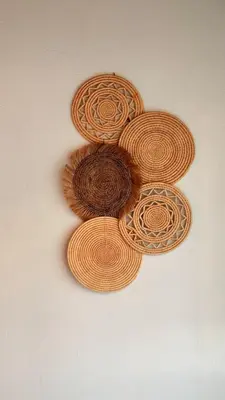 four brown wooden plates on a white wall at Casa jaguar frente al mar in San Bernardo del Viento
