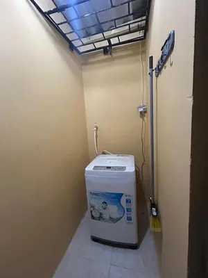 a washing machine in a bathroom with a ceiling at Apartamento Barrio San Jose Barranquilla in Barranquilla
