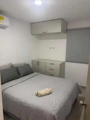a bedroom with a bed with a bag on it at Apartamento amoblado en Cartagena cerca a la playa in Cartagena de Indias