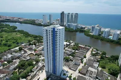 an aerial view of a tall building next to a river at Apartamento amoblado en Cartagena cerca a la playa in Cartagena de Indias