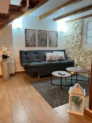 a living room with a couch and a table at Apartamento Cartagena - centro histórico in Cartagena de Indias
