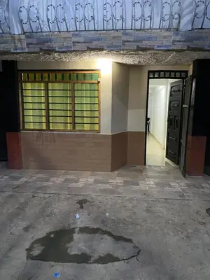 an empty building with two doors and a hallway at Apartamento Goyo en Coveñas in Coveñas