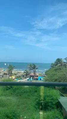 a view of the ocean from a train window at SUNSET LATITUDE, Apto frente al mar con hamaca y piscina in Puerto Colombia