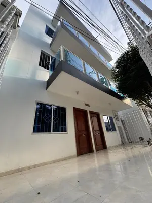 a white house with a red door and windows at Un lugar cómodo y acogedor in Barranquilla
