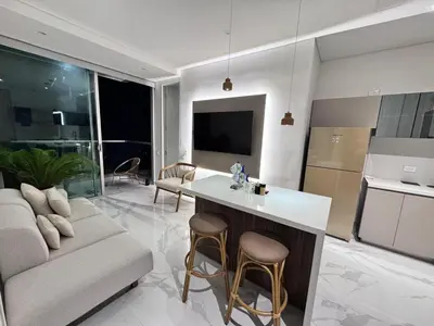 a kitchen and living room with a couch and a table at Santa marta bello horizonte Swift Lotf in Playa Bello Horizonte