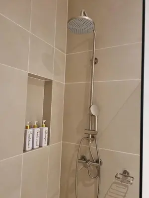 a shower with a shower head in a bathroom at Hermoso apartamento familiar in Cartagena de Indias