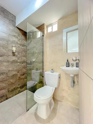 a bathroom with a toilet and a sink at Apartamento Ideal cerca de Zona Industrial, Terminal y Centro Comercial in Cartagena de Indias