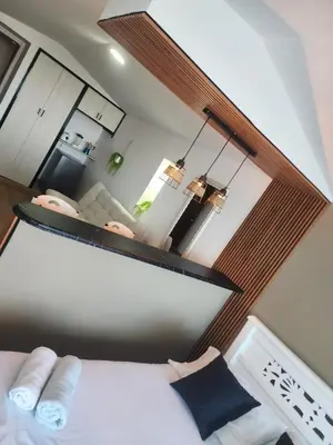 a bedroom with a large mirror above a bed at Lindo estudio con espectacular vista in Cartagena de Indias
