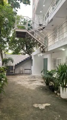 a building with a staircase and a bench in a courtyard at Apartamento 9 pax En Cartagena in Cartagena de Indias