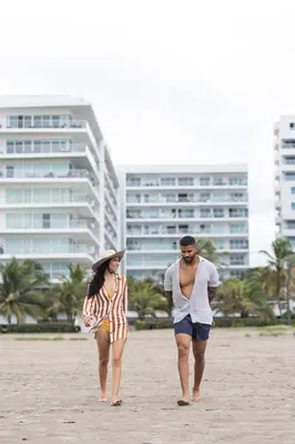 a man and a woman walking on the beach at 224 - Morros Epic Acceso Directo a Playa in Cartagena de Indias
