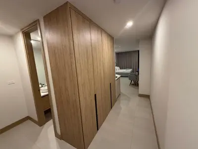 a hallway with a wooden cabinet in a bathroom at Apartaestudio con Jacuzzi Privado y Vista al Mar in Cartagena de Indias