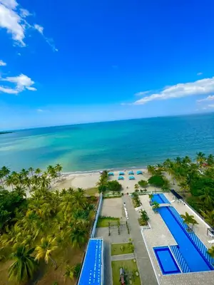 an aerial view of a resort with the beach at Apto espectacular frente al mar in Coveñas