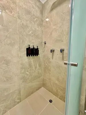 a shower with a glass door in a bathroom at Loft Vistas Mar. Crespo Piscina in Cartagena de Indias